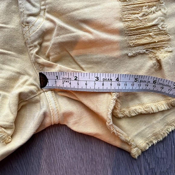 Guess Yellow Denim Distressed Shorts with frayed edges - Picture 8 of 9